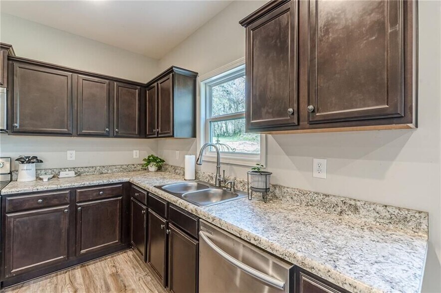 Building Photo - 123 Mulberry Dr