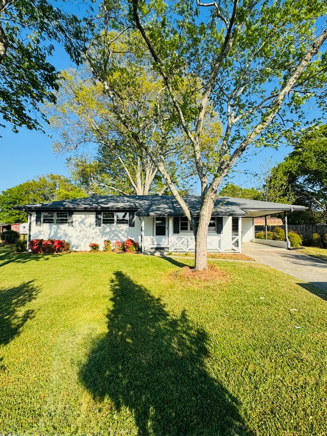 Front of House - 646 Clearview St