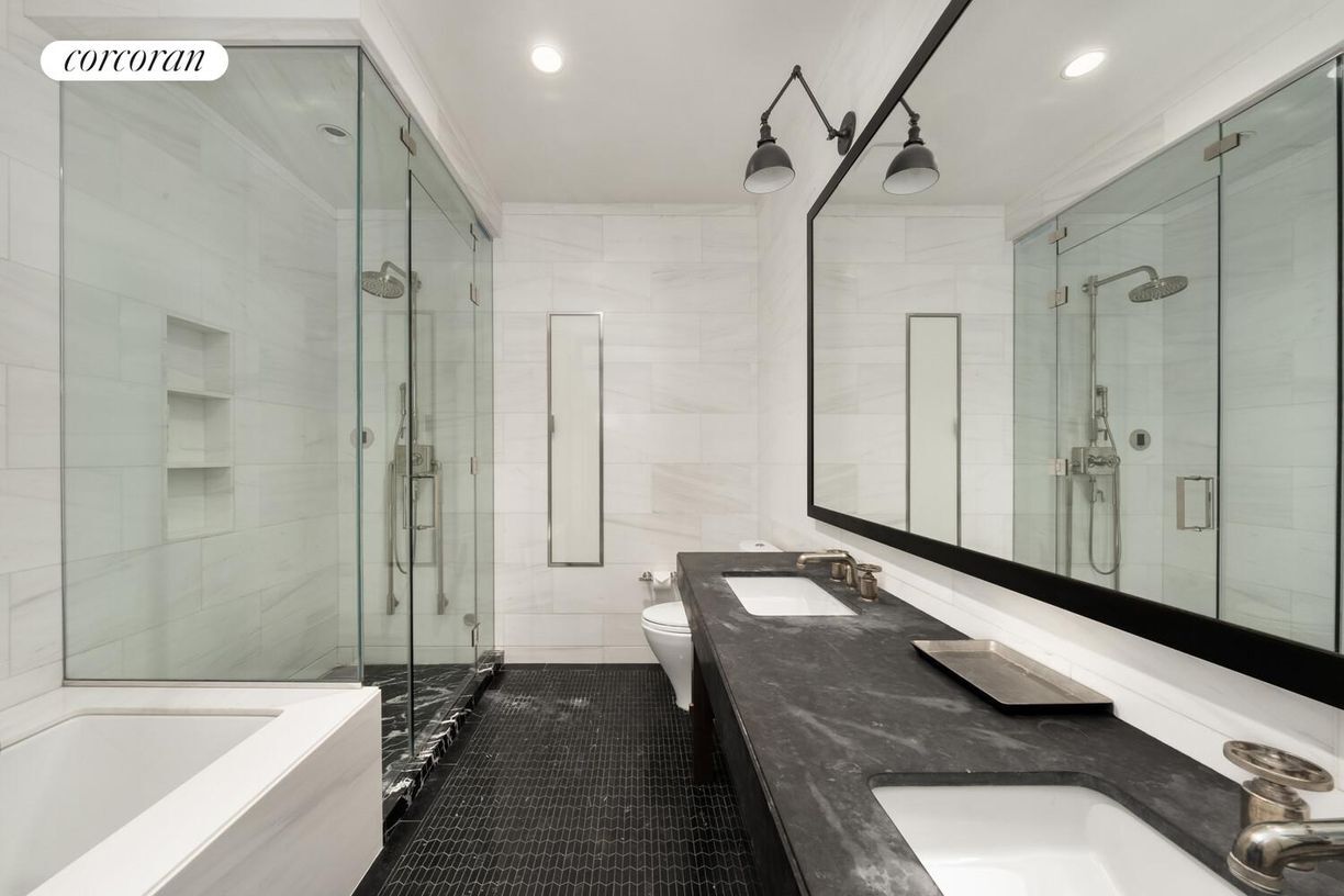 Building Photo - 425 W 50th St