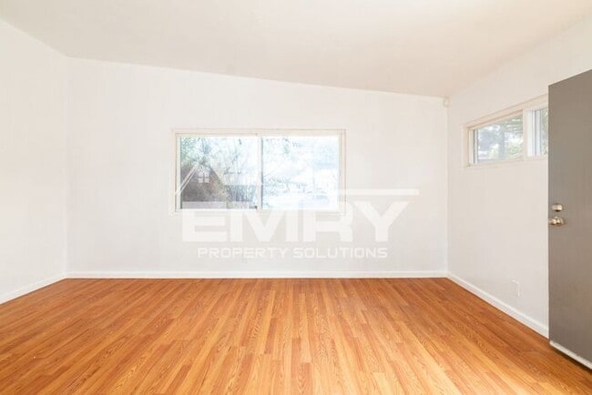 Building Photo - 1 Bedroom Apartment Move in Ready Inglewood CA 90303
