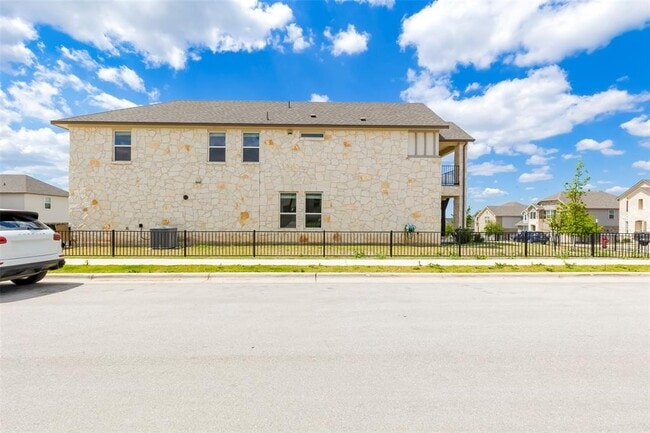 Building Photo - 218 Glass Mountains Wy