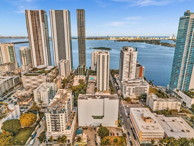 Building Photo - 2200 NE 4th Ave