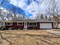 Building Photo - Four Bedroom Home in Battle Creek