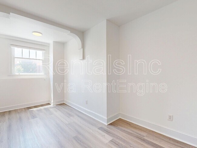Building Photo - 1294 Grove St