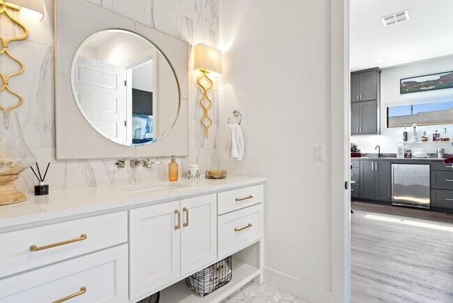 Building Photo - 223 Golden Bear Dr