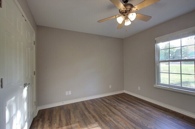 Building Photo - 720 Tennessee Acres Dr