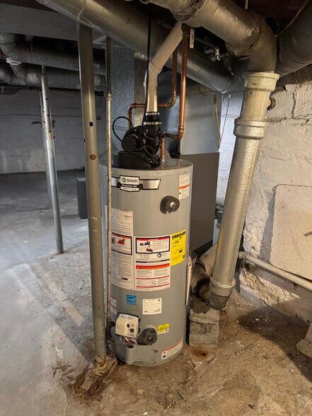 Building Photo - 109 Crysler St