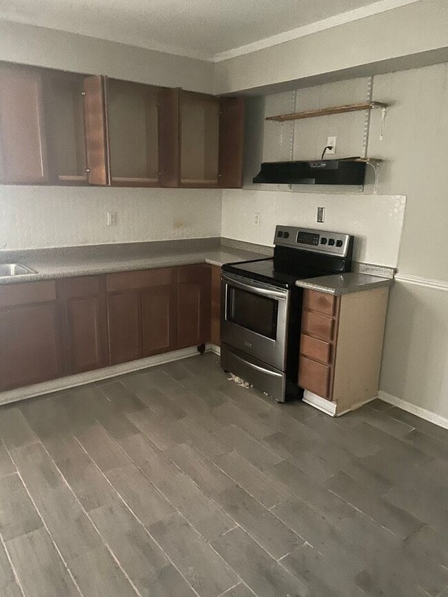 Building Photo - 3BR 1BA Home w/ Central A/C • W/D Hookups • Off-Street Parking in Memphis