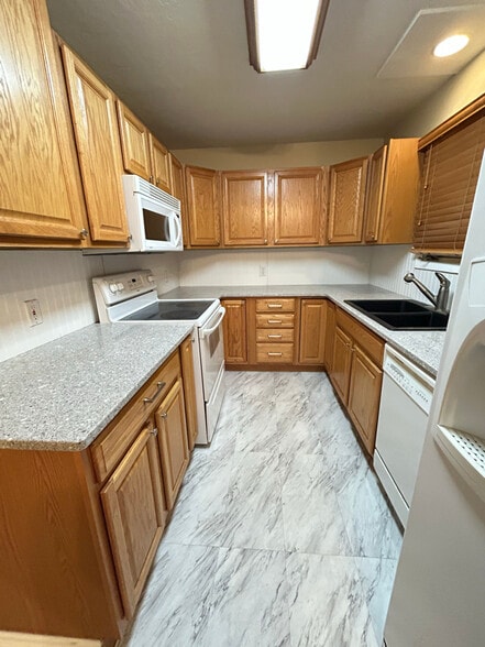 Building Photo - 1705 Alder Dr