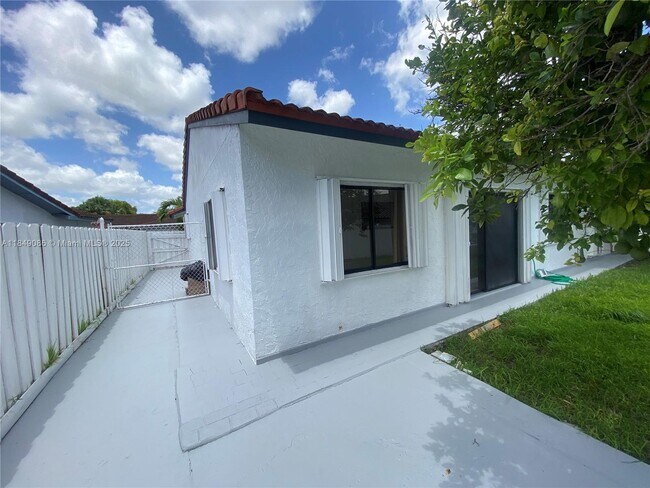 Building Photo - 10225 SW 144th Ct