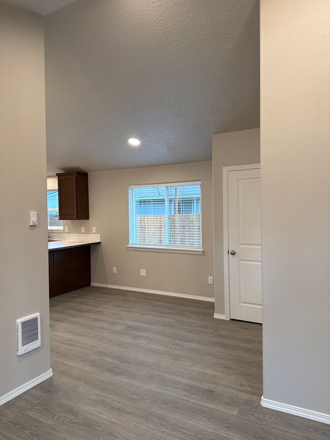 Building Photo - Brand New 2 Bdrm House Near Old Mill, All ...