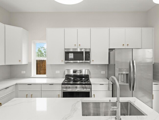 Building Photo - 1165 Nickols Ave