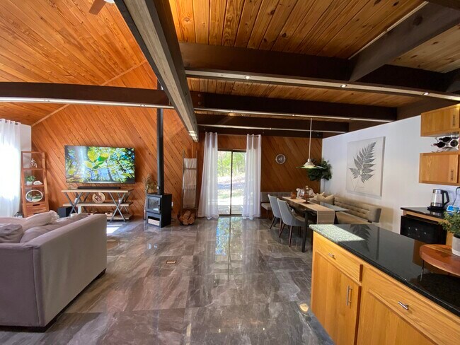 Building Photo - 141 Hunters Trce