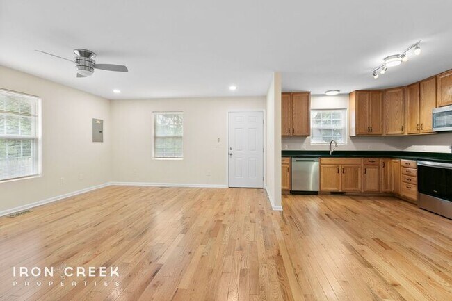 Building Photo - 9 Dundee St