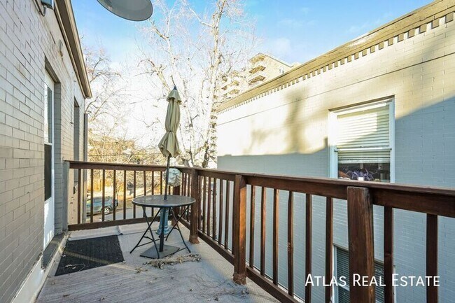 Building Photo - 476 N Washington St