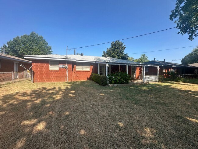 Building Photo - 2524 Eagle Dr