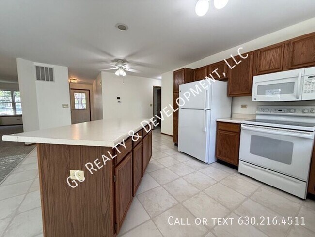 Building Photo - 735 Grandview Dr