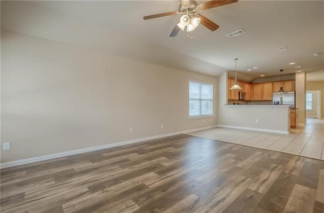 Building Photo - 817 Silver Moon Dr