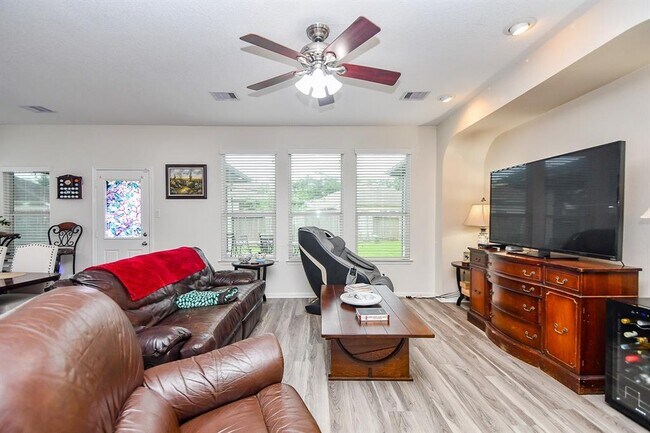 Building Photo - 2206 Rocky Hollow Ln