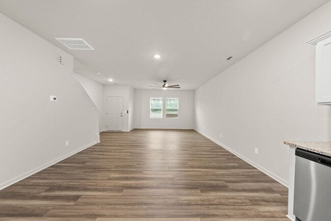 Building Photo - 2058 Gln Xing Dr