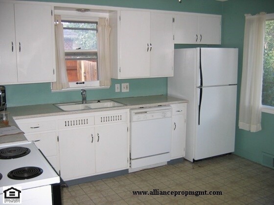 Building Photo - 411S14