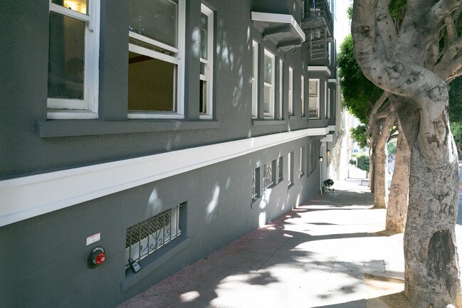 Building Photo - 634 Powell