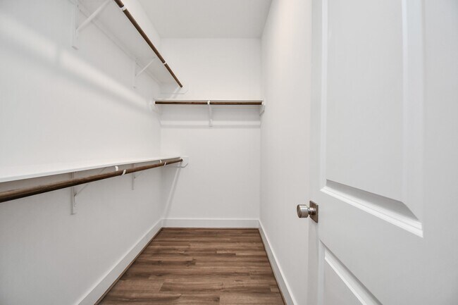 Building Photo - 9005 Laverne Oak Ln