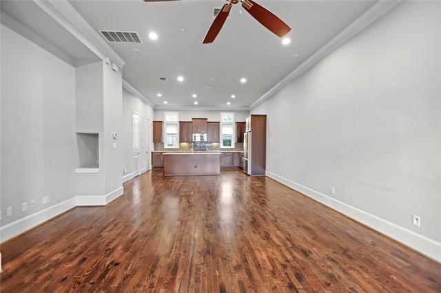 Building Photo - 660 S Pearl Expy