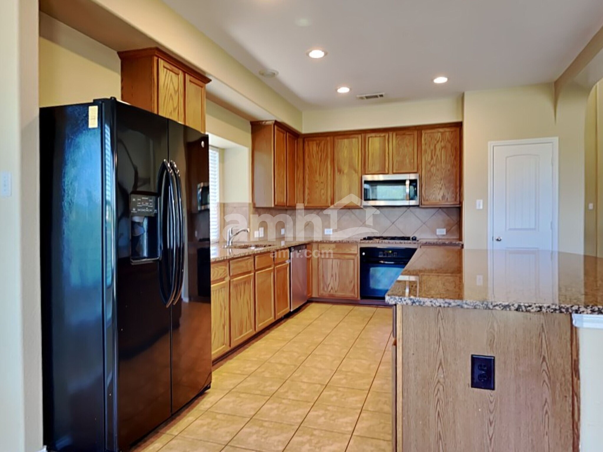 Building Photo - 704 Rolling Hills Ln