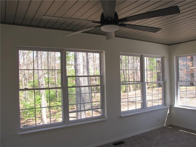 Building Photo - 70 Merritt Dr