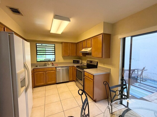 Building Photo - 2570 Shadybranch Dr