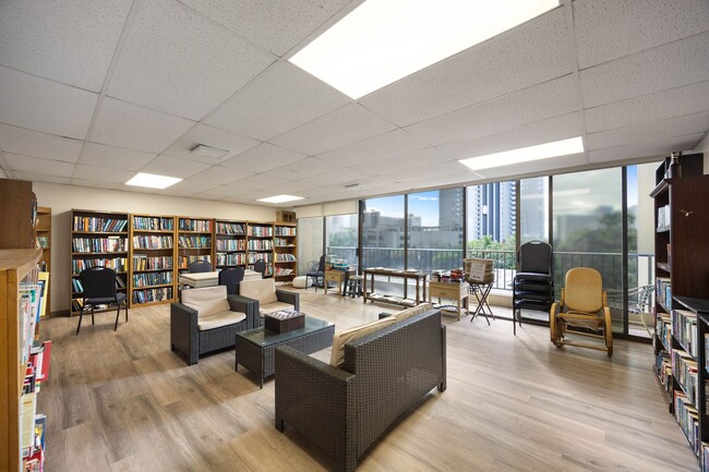 Building Photo - Luxury Waikiki Living with Panoramic Ocean & Sunset Views