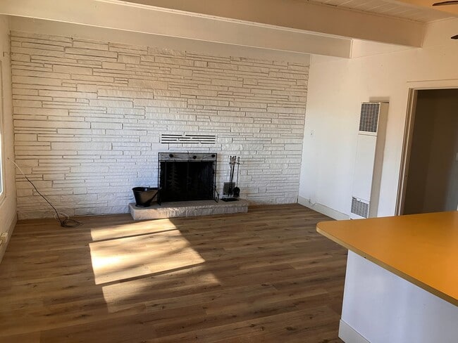 Building Photo - LA636-Bateman