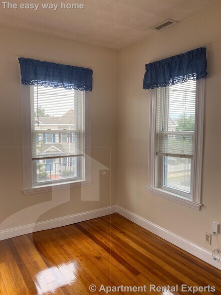 Building Photo - 188 Harvard St