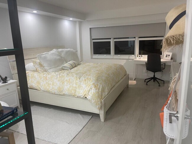 Building Photo - 5000 N Ocean Blvd