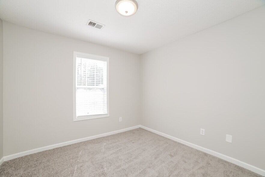 Building Photo - 5725 Newnan Cir