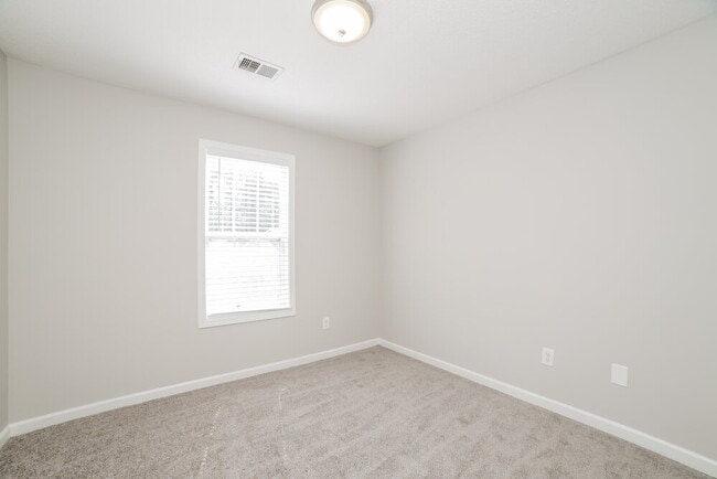 Building Photo - 5725 Newnan Cir