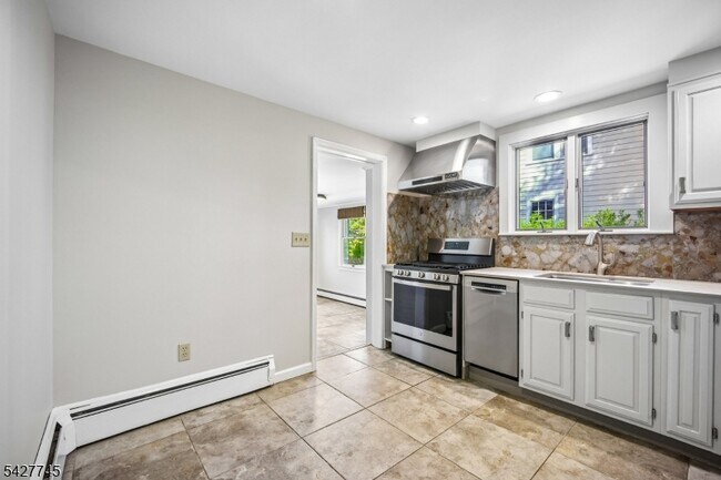 Building Photo - 32 Center St