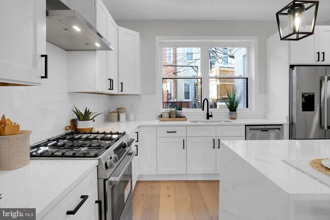Building Photo - 227 S St NW