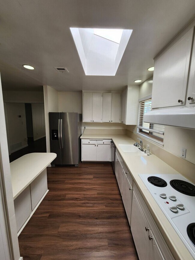 Building Photo - 4 Bedroom Single Story House in University City