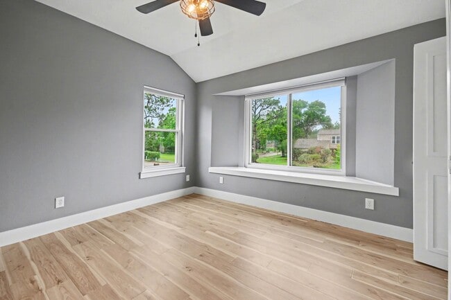 Building Photo - 522 Crestwood Dr