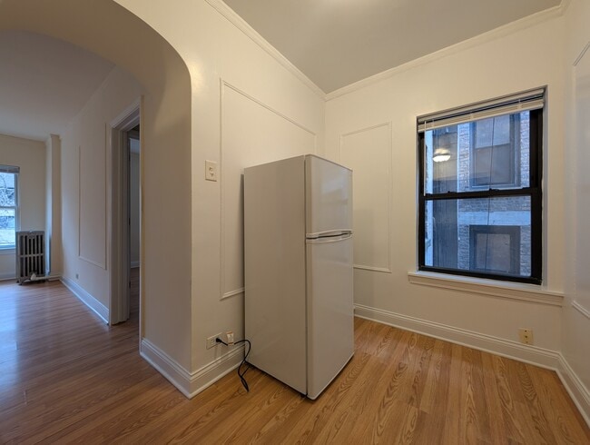 Building Photo - 5417 N Kenmore Ave