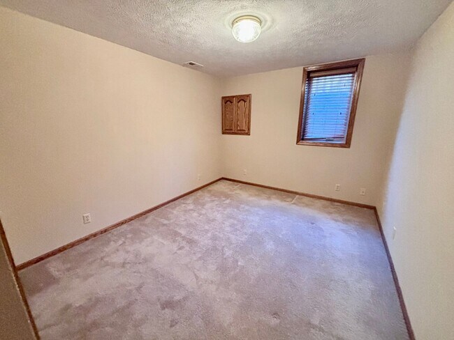 Building Photo - 16306 Lafayette Ave