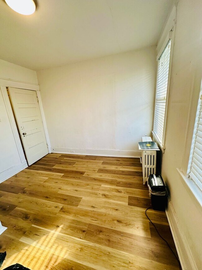 Building Photo - Gorgeous 4bdrm/1.5bth Home Located on Seminary Avenue in Richmond's North Side!!