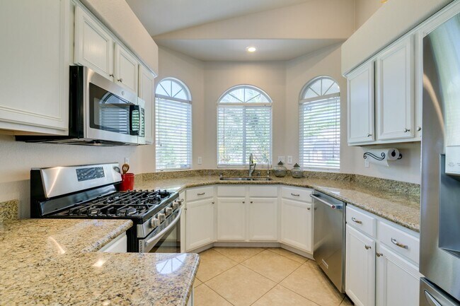 Building Photo - FURNISHED/UNFURNISHED IMMACULATE & IMMEDIATE OCCUPANCY 3BEDROOM GREEN VALLEY BEAUTY!