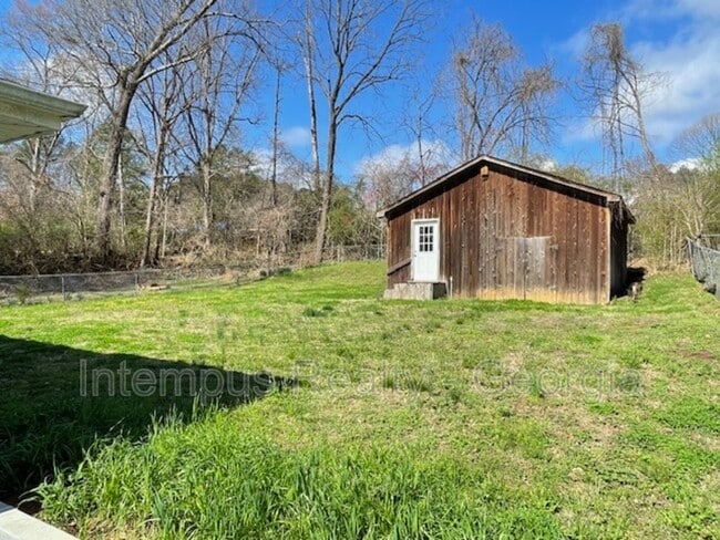 Building Photo - 633 White St