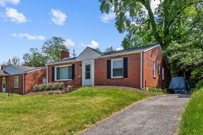 Building Photo - Charming University City Home in a Prime Location