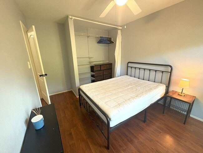 Building Photo - Haleakala Gardens - Furnished Ground Floor 3bed/2bath Condo private end unit!