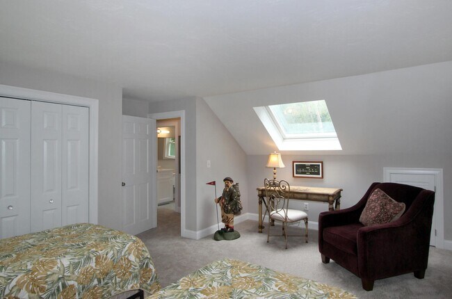 Building Photo - 2 Sanford St