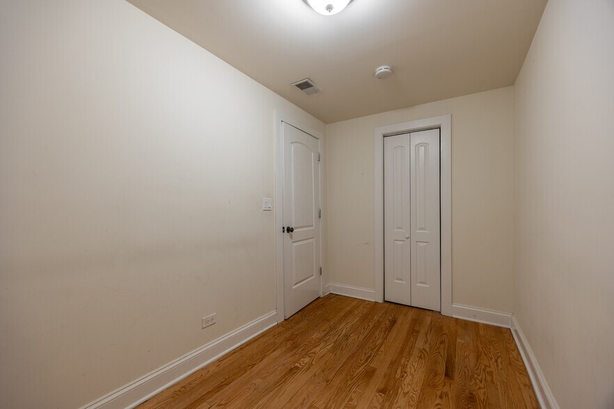 Building Photo - 4036 N Ashland Ave